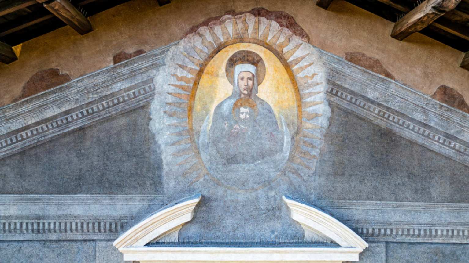Chiesa dei Santi Nereo e Achilleo restauro della facciata Restauro dettaglio