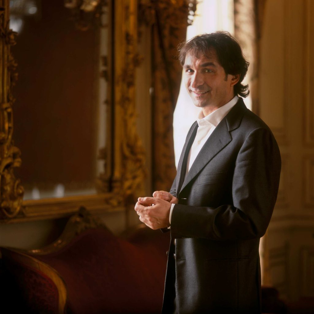 Marco Armiliato. Crediti per la foto: © Ifkovitz