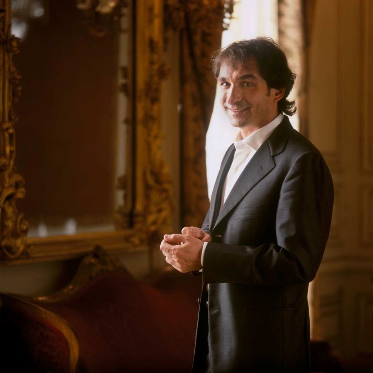 Marco Armiliato. Crediti per la foto: © Ifkovitz Stagione di Concerti 24/25: torna Marco Armiliato sul podio del Teatro di San Carlo, con la soprano Maria Agresta