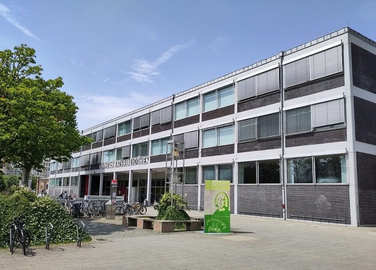 University Library Johann Christian Senckenberg in Frankfurt. Photo by Gkasperek, CC BY-SA 4.0 Das Gebäude der Universitätsbibliothek Johann Christian Senckenberg in Frankfurt am Main. Foto von Gkasperek, CC BY-SA 4.0