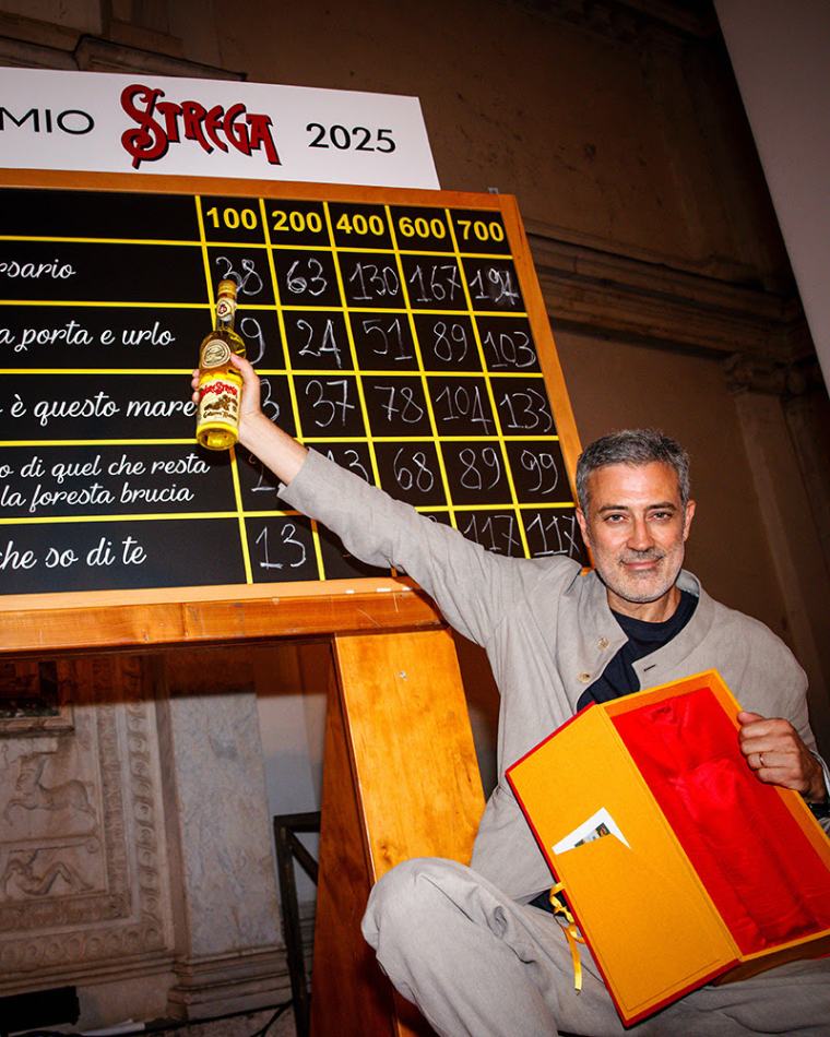 Andrea Bajani, vincitore della LXXIX edizione del Premio Strega 2025 con L'anniversario