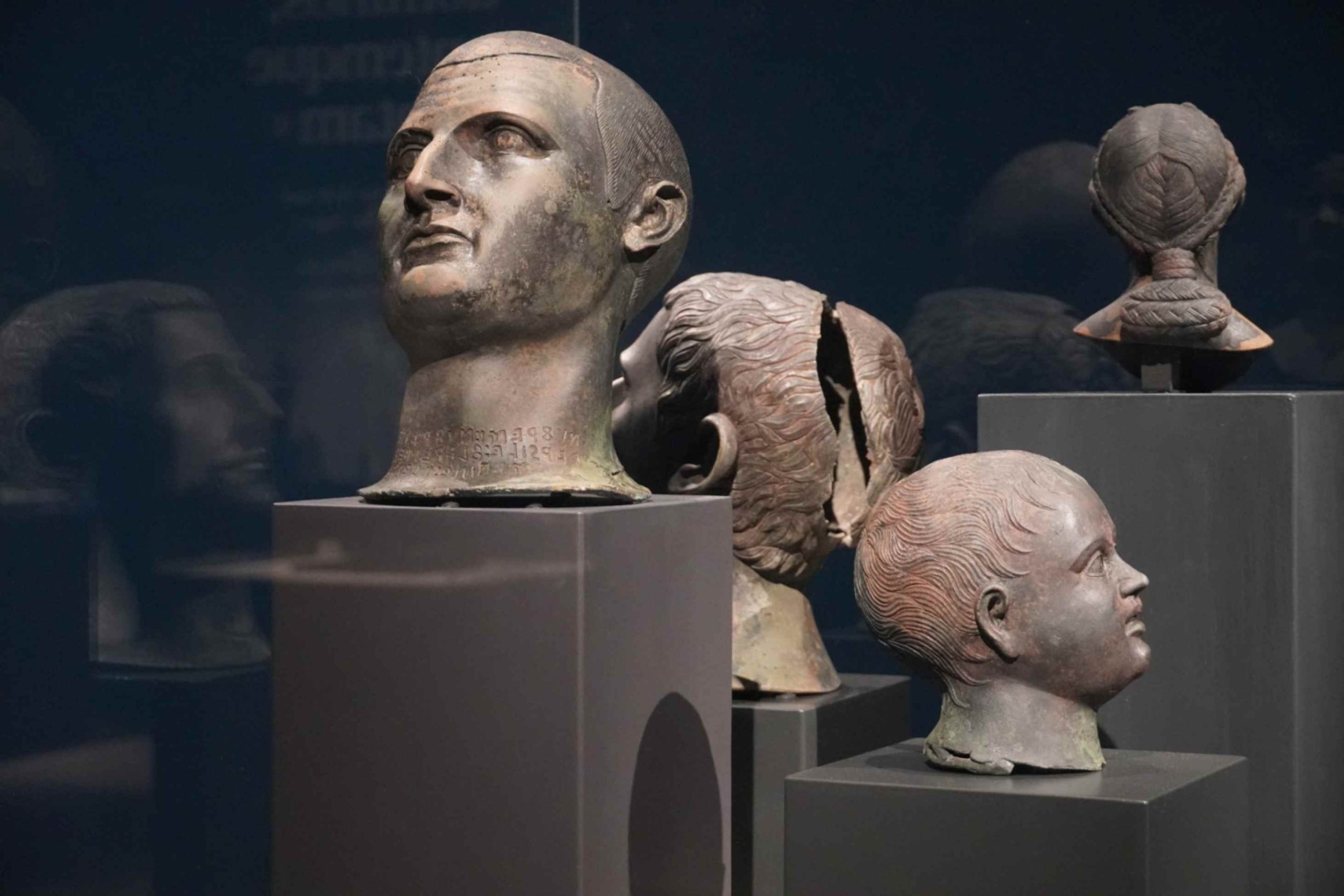 Allestimenti della mostra sui Bronzi di San Casciano a Berlino