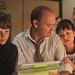 una scena dal film Il padre dell'anno, regia di Hallie Meyers-Shyer 