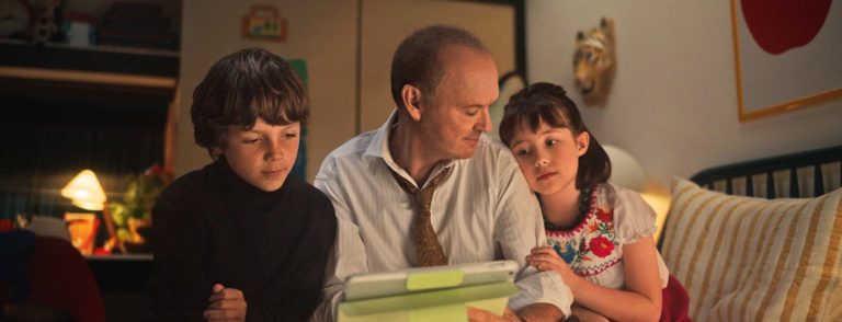 una scena dal film Il padre dell'anno, regia di Hallie Meyers-Shyer 