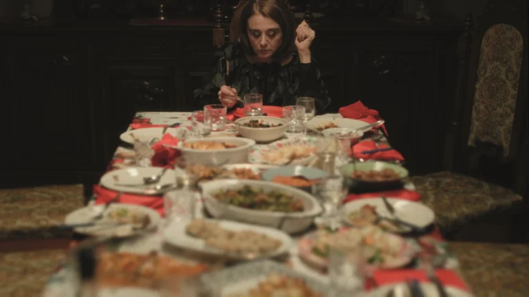 Maria Luisa Magno in una scena del film Il quieto vivere, regia di Gianluca Matarrese