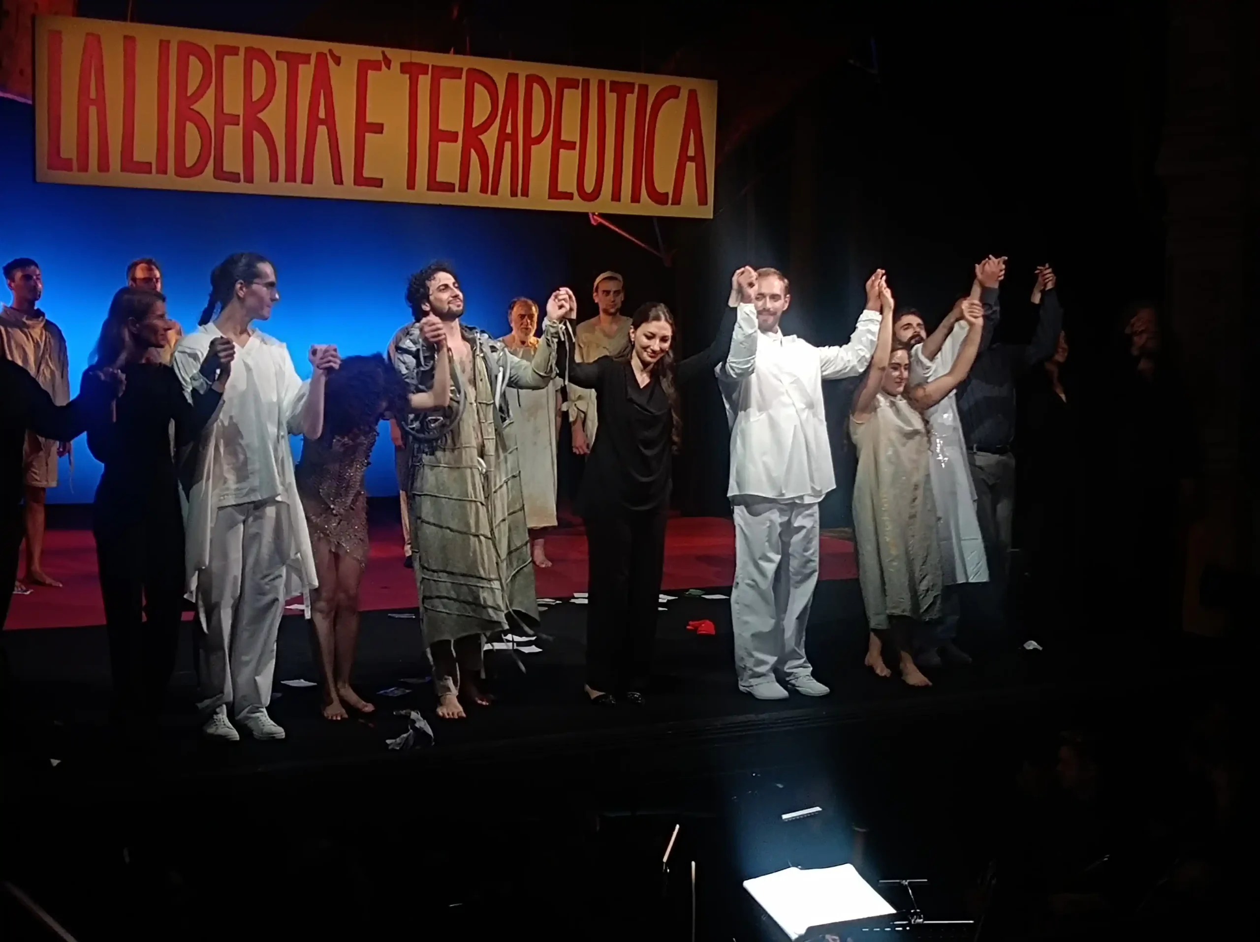 una scena da Nanof, l'altro, opera che apre la 79ª Stagione Lirica Sperimentale di Spoleto e dell'Umbria