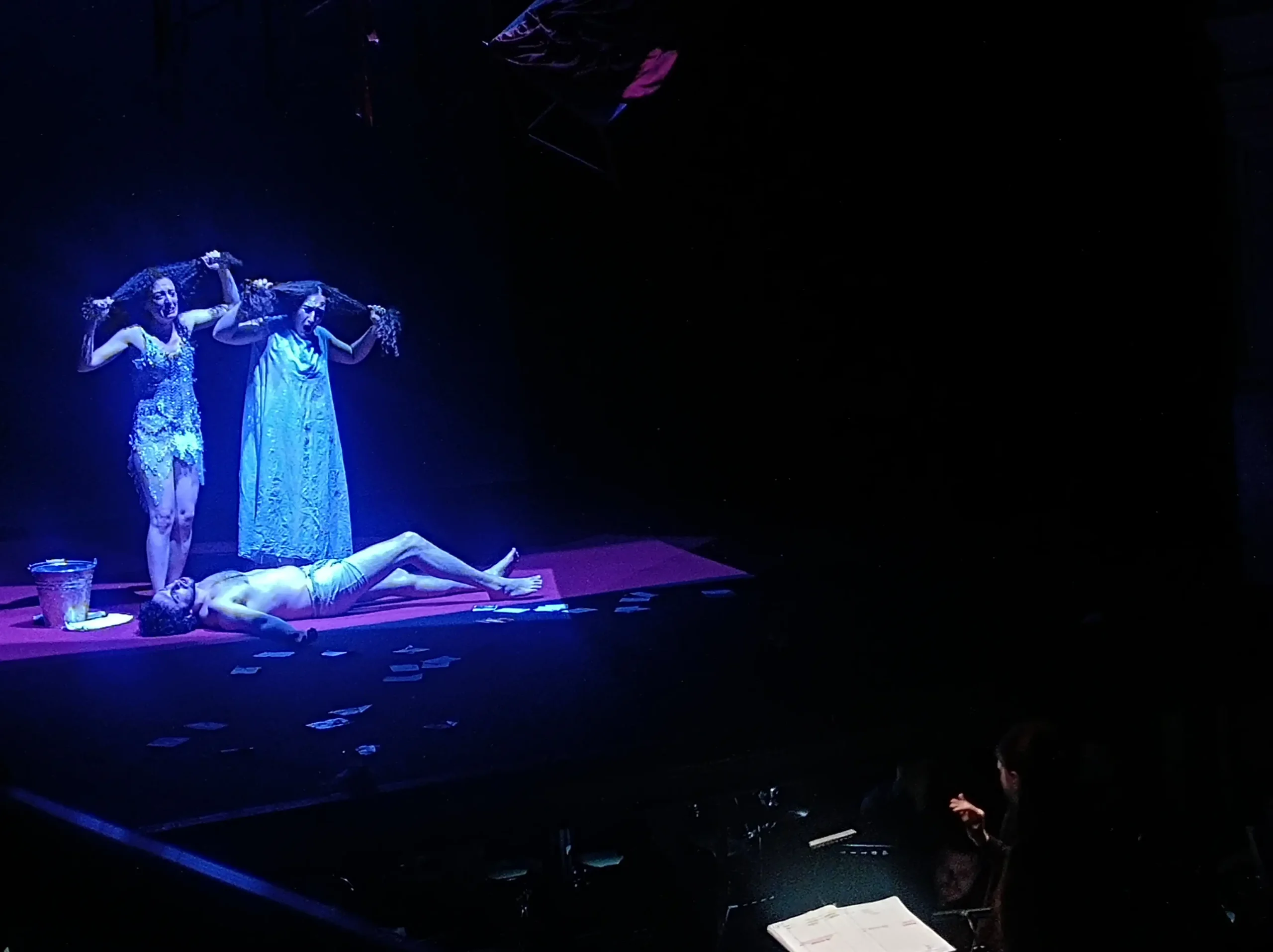 una scena da Nanof, l'altro, opera che apre la 79ª Stagione Lirica Sperimentale di Spoleto e dell'Umbria