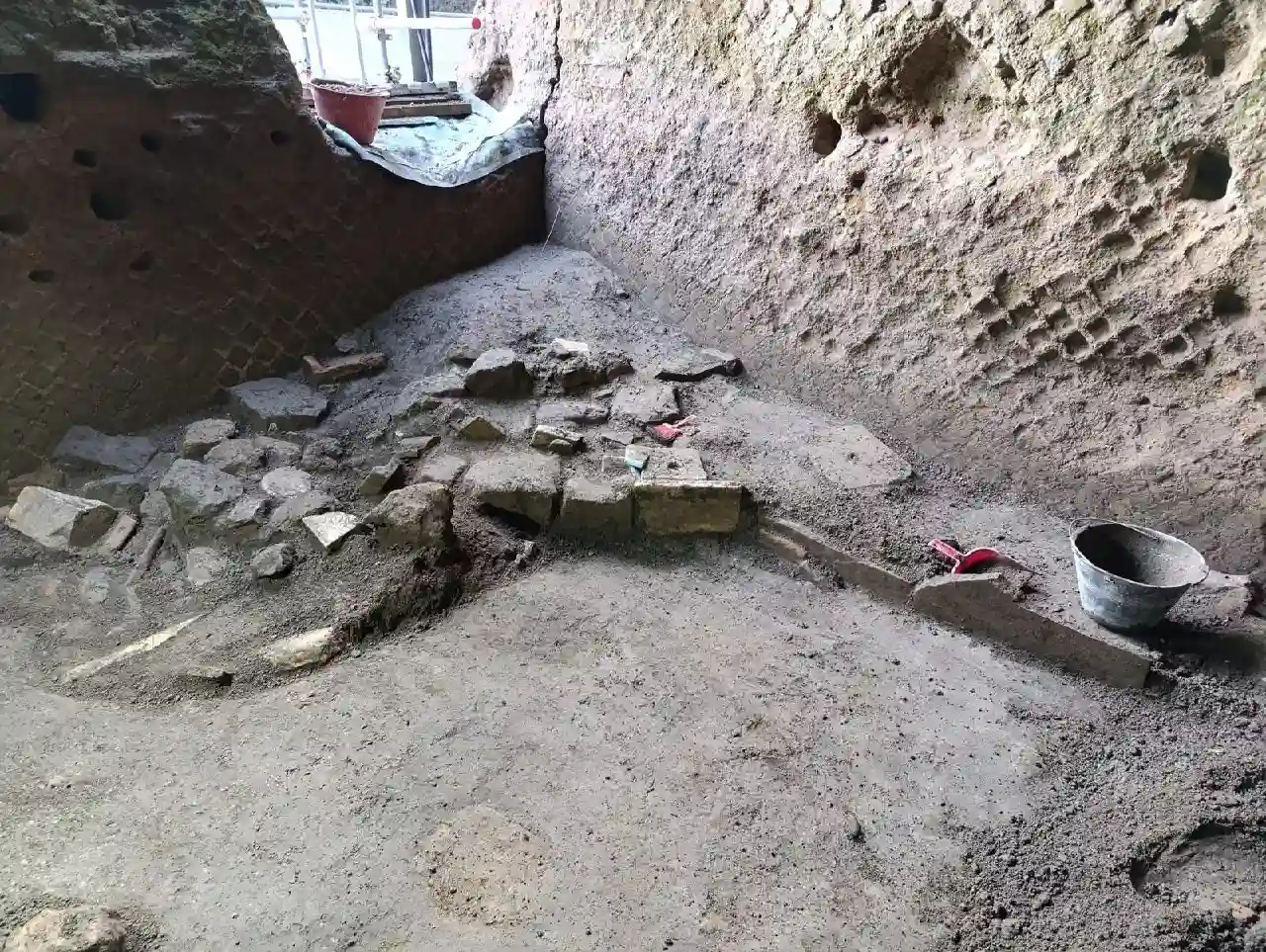 Granai del tempio di Venere - Tracce di insediamento post 79 d.C.