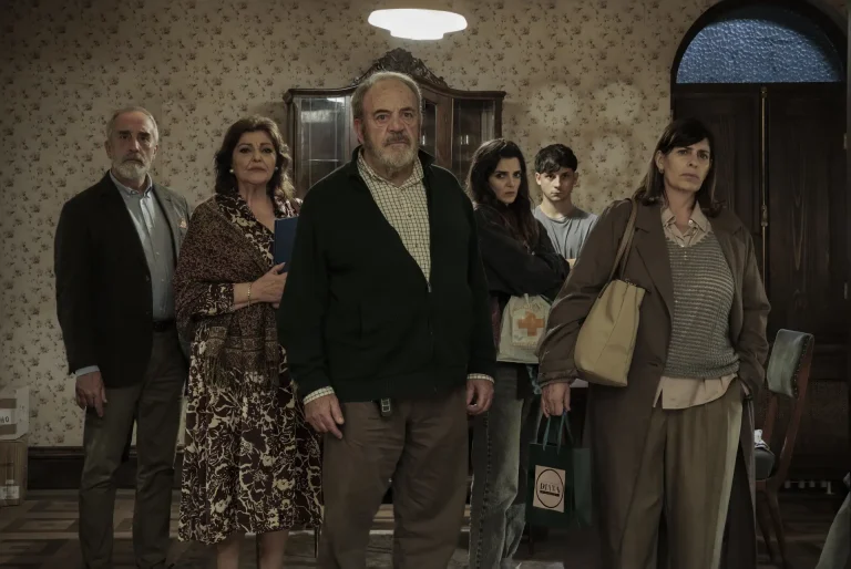una scena dal film La riunione di condominio, regia di Santiago Requejo