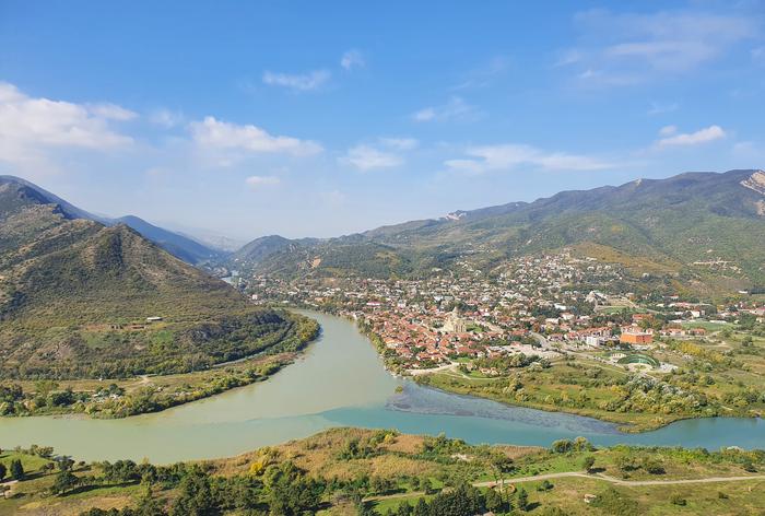 Mtskheta, the ancient capital of the Iberian Kingdom, and the confluence of the Kura and Aragvi rivers, about 20 kilometers north of Tbilisi, Georgia. This study analyzed the DNA of individuals buried in the Samtavro cemetery, a small white structure on the right side of the photo. Several of these individuals had artificially deformed skulls. Mtskheta was the economic and political capital of the Kingdom of Iberia for nearly a millennium, until the fifth century CE, and was also a center of early Christianization. Photo Credits: © Harald Ringbauer