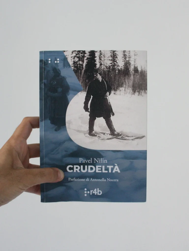 la copertina del romanzo Crudeltà, di Pavel Nilin, nella nuova edizione readerforblind (2025). Foto di Francesco Saverio Mongelli