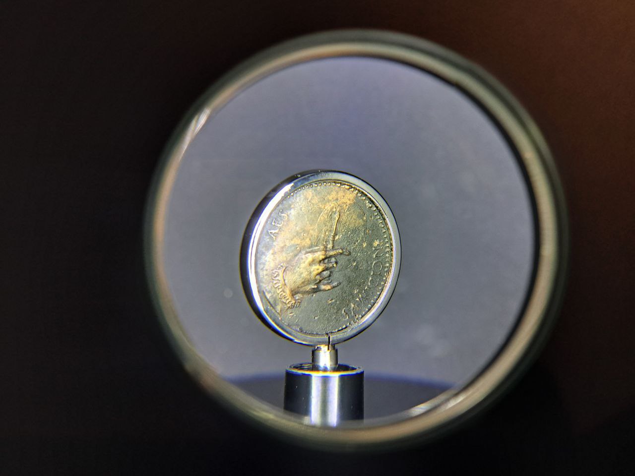 il verso della medaglia di Timoteo Refato. Foto di Giuseppe Fraccalvieri