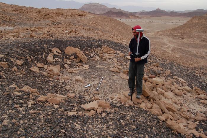 Dr. Omri Yagel recording the precise sampling location. Photo Credits: Tel Aviv University, CC BY