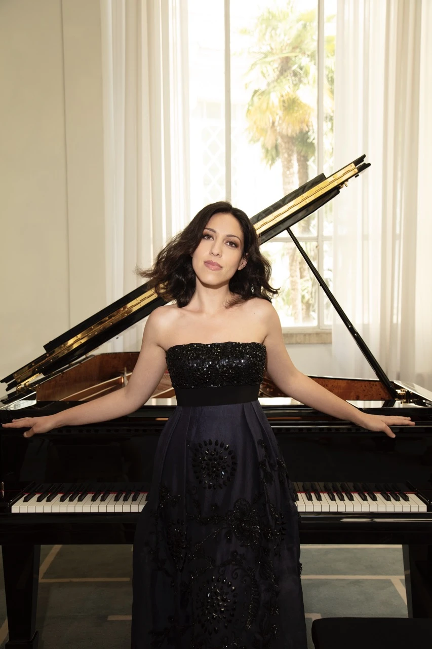 Beatrice Rana. Crediti per la foto: Simon Fowler