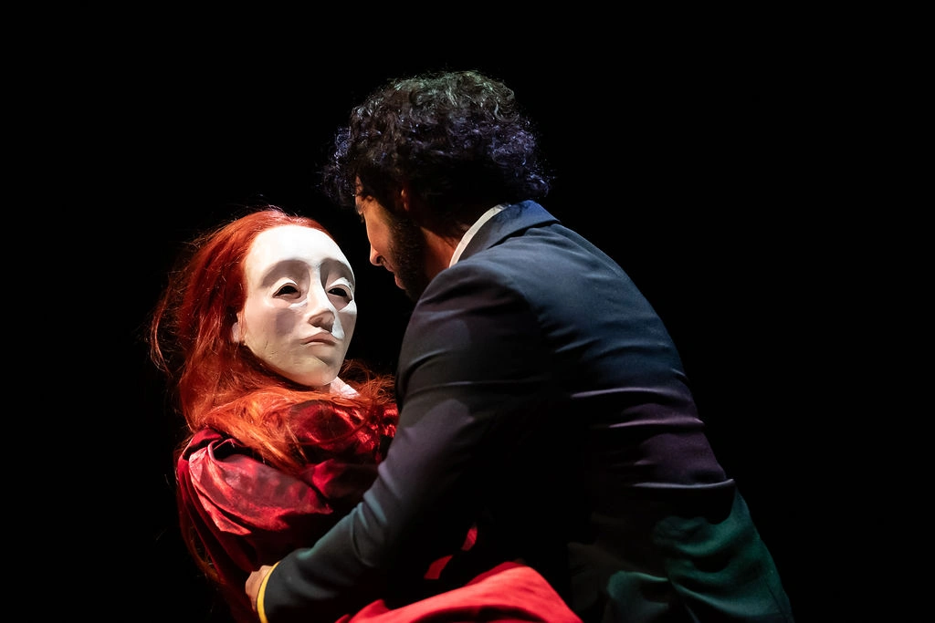 una scena da Una promessa infranta, opera di Federico Gardella, a Spoleto, durante la 80ª Stagione Lirica Sperimentale